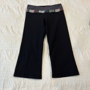 Lululemon Reversible Groove Crop Pants in black, size 6